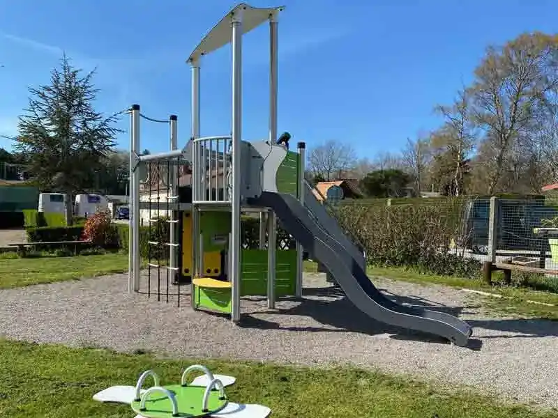 aire de jeux camping Le Vert Gazon à Forf Mahon Plage